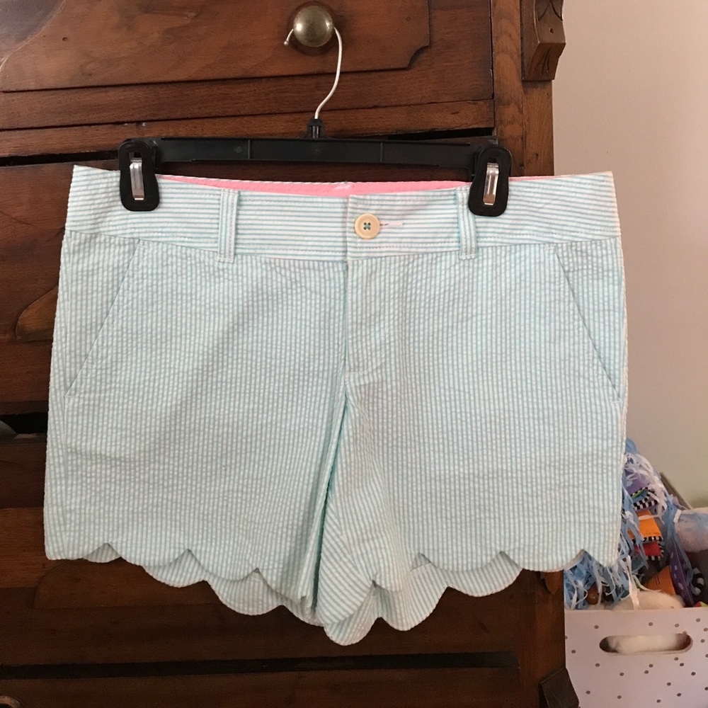 Turquoise and white seersucker scallop shorts!