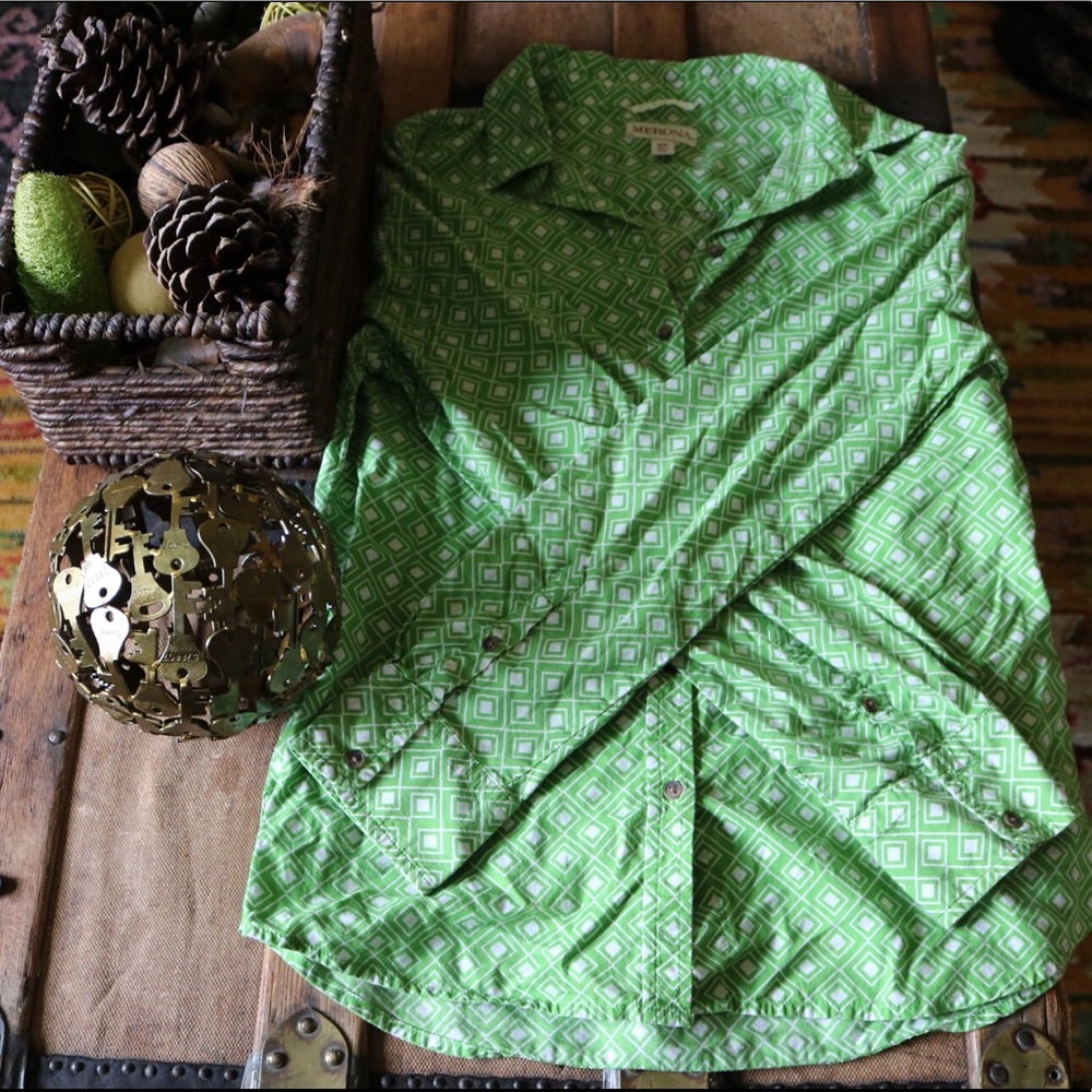 Merona button down Geometric shirt