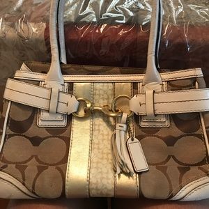 Coach classic shoulder bag
