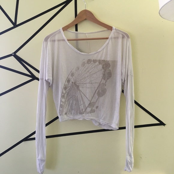 Brandy Melville Ferris Wheel Print Vintage Crop T - Picture 1 of 3