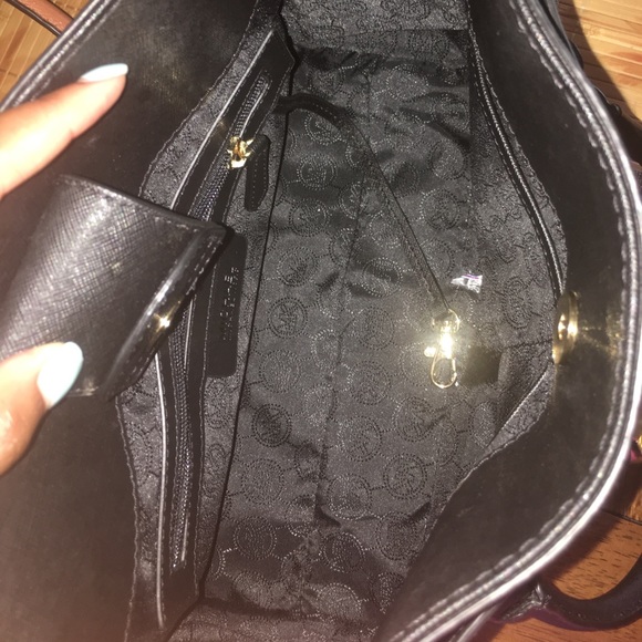 Gently worn MK purses. - Picture 4 of 7