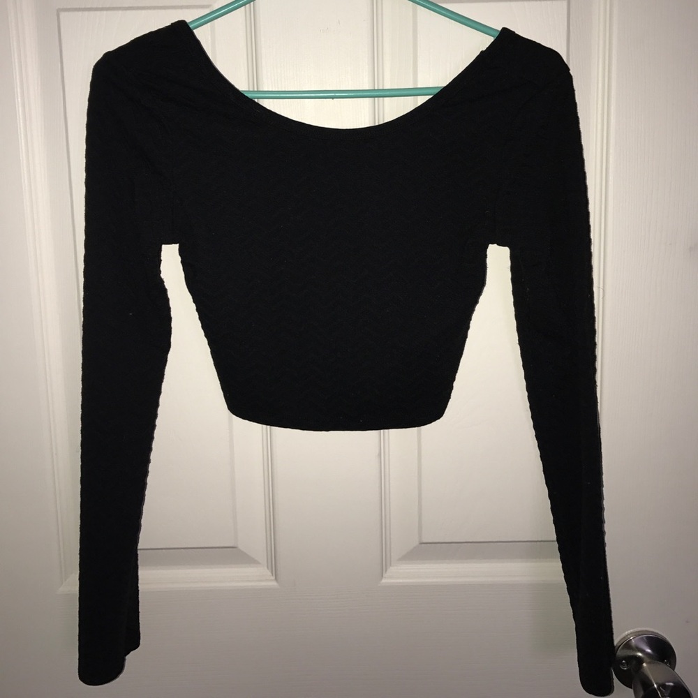 Long sleeved black crop top
