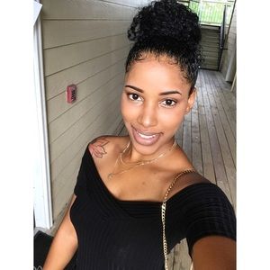 Meet your Posher, Tiara