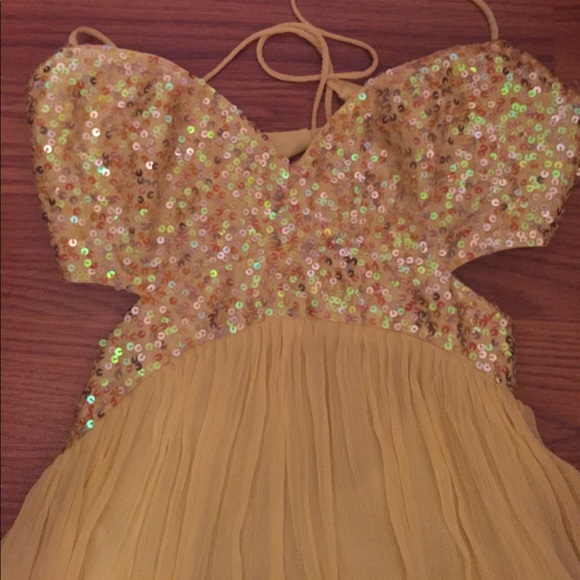 BCBG MaxAzria dress with sequins and side cutouts - Picture 4 of 5