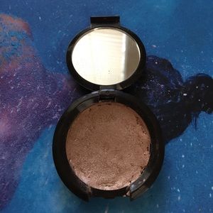 BECCA Highlighter in the shade Opal
