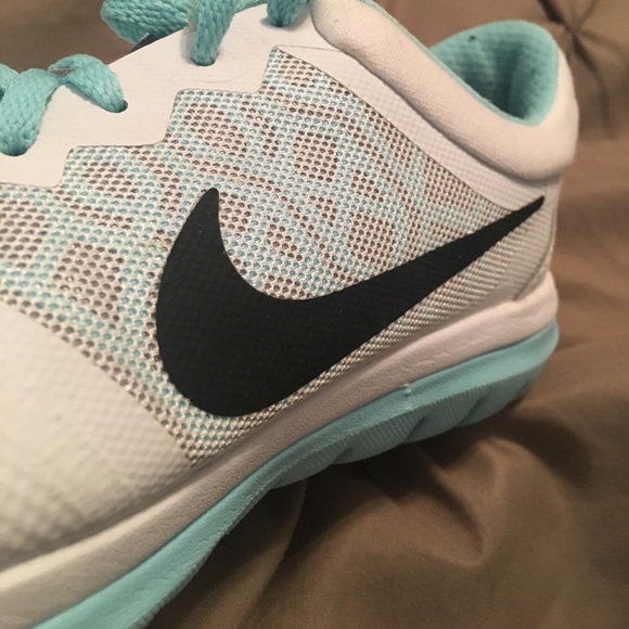 Baby blue and white Nikes - Picture 5 of 5
