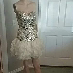 Nwt. Size 2 Tony Bowls homecoming dress