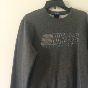 Nike crew neck sweatshirt!!!