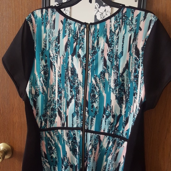 Bodycon Panel Dress - Picture 3 of 4