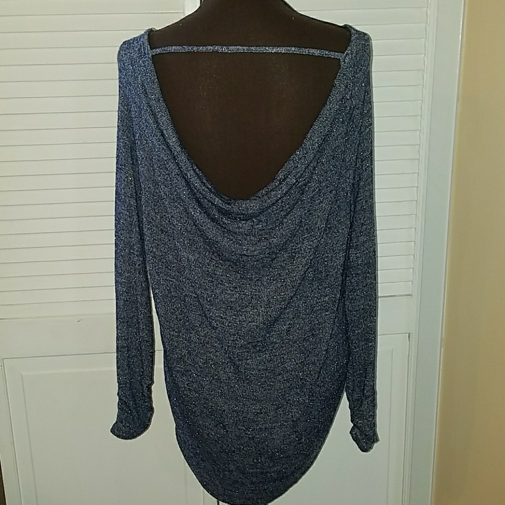 Gorgeous thin sparkle blouse First picture is back