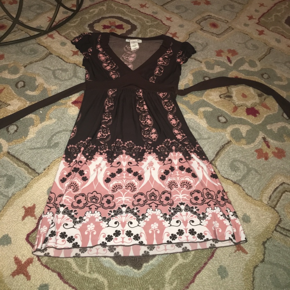 Brown and pink tie around v-neck dress