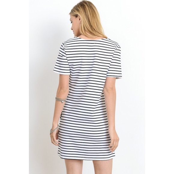 >>LAST<< Daily Grind White/Black T-Shirt Dress - Picture 3 of 3