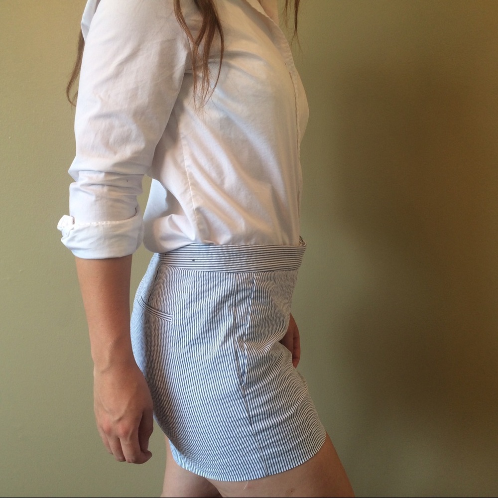 MOVING SALE Ann Taylor Seersucker Shorts Size 6