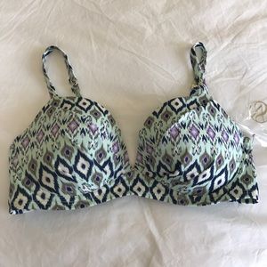 NWOT!! Victoria's Secret size 38C bikini top!!