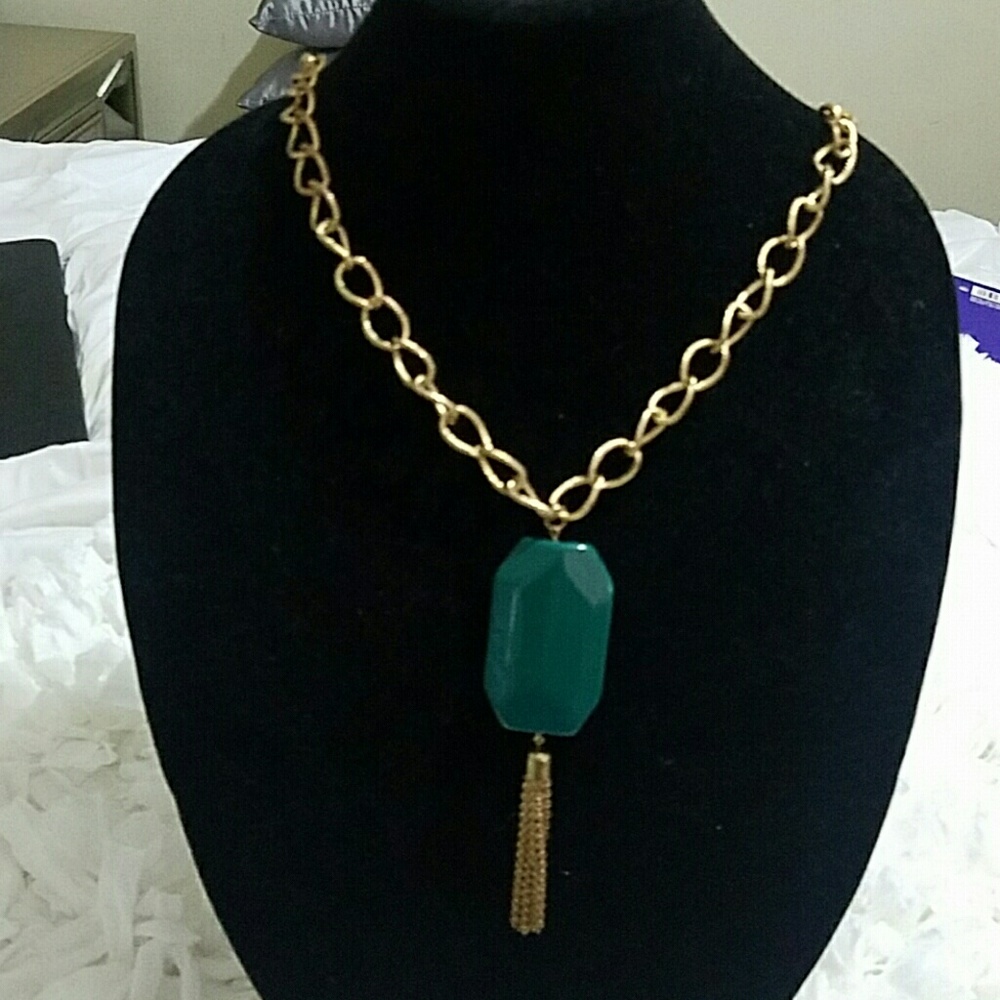 Long hunter green necklace