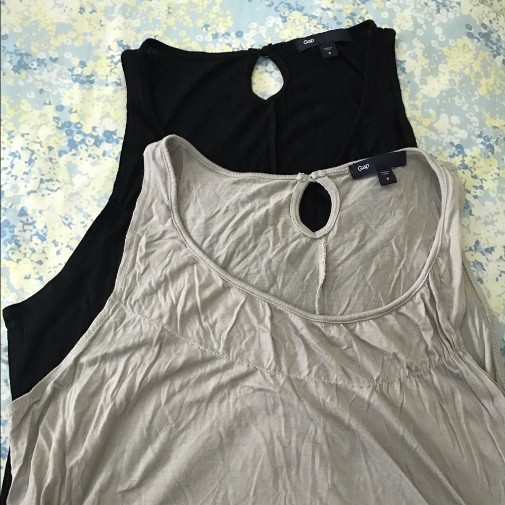 2 gap tank tops; casual