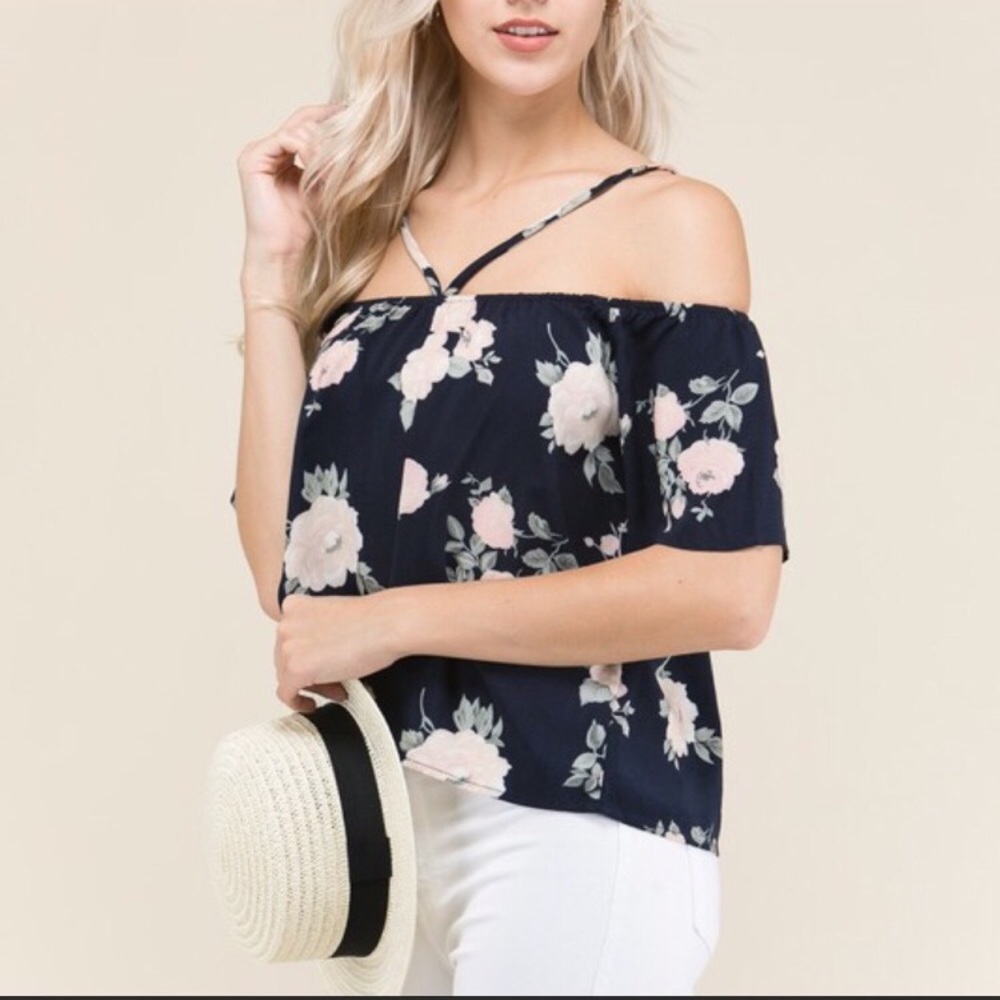 🌵Off Shoulder Floral Top!🌵