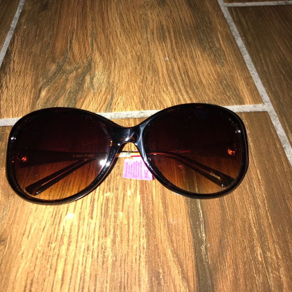Betsey Johnson sunglasses with tag