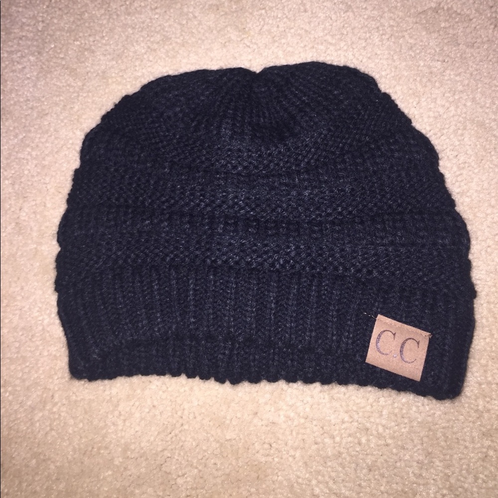 Black beanie {C.C. BUNDLE}