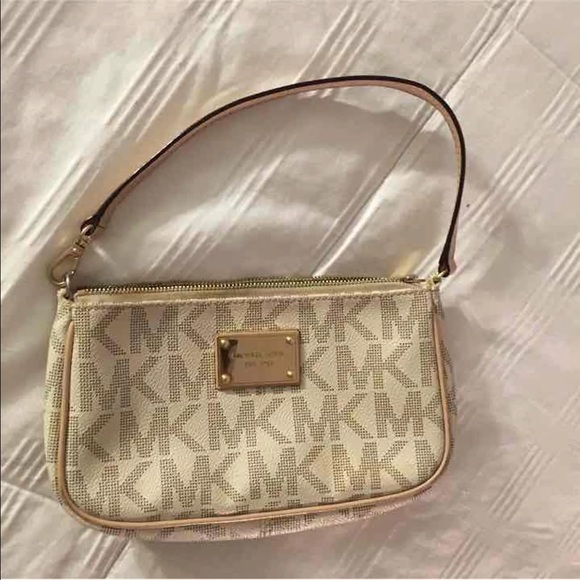 🚫🚫Michael Kors Clutch SOLD🚫🚫 - Picture 1 of 3
