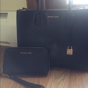 Michael Kors Purse & Wristlet