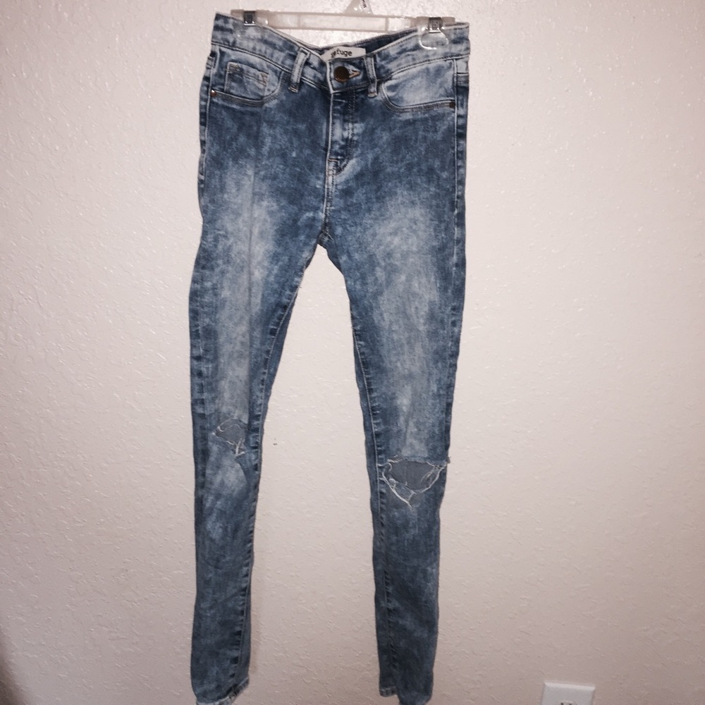 SOLD || Charlotte Russe Ripped-Knee Jeans