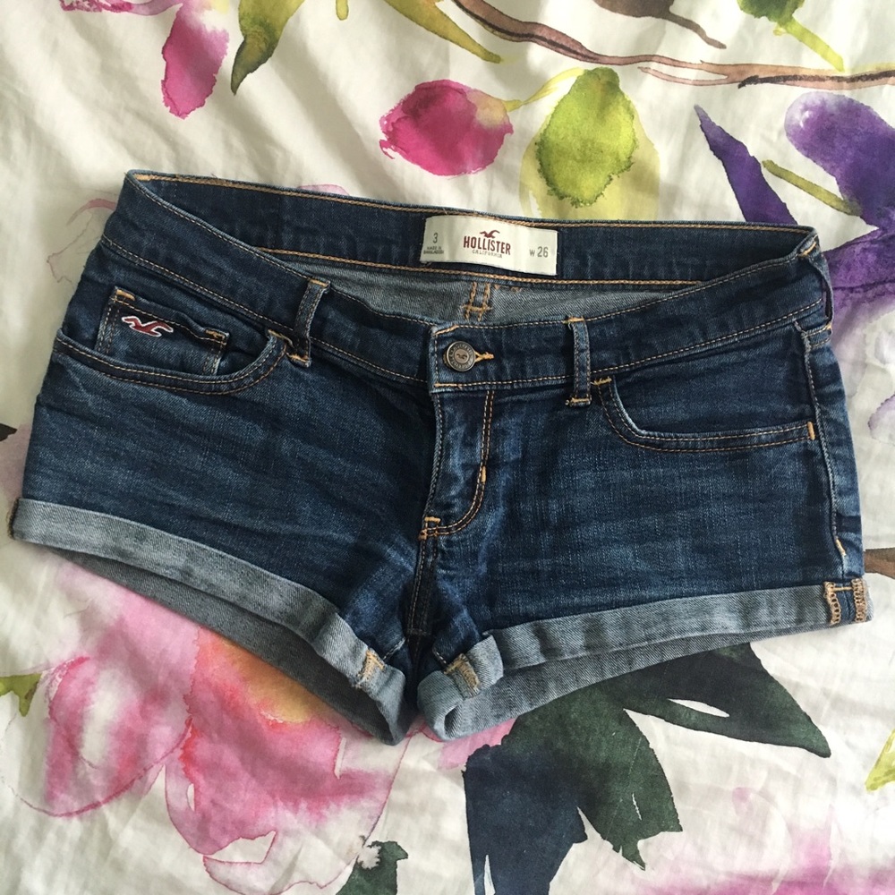 Dark wash short shorts