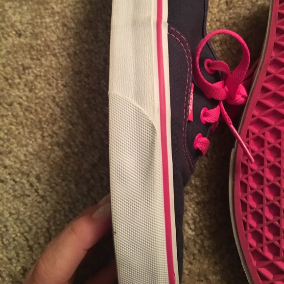 Vans - Picture 4 of 4