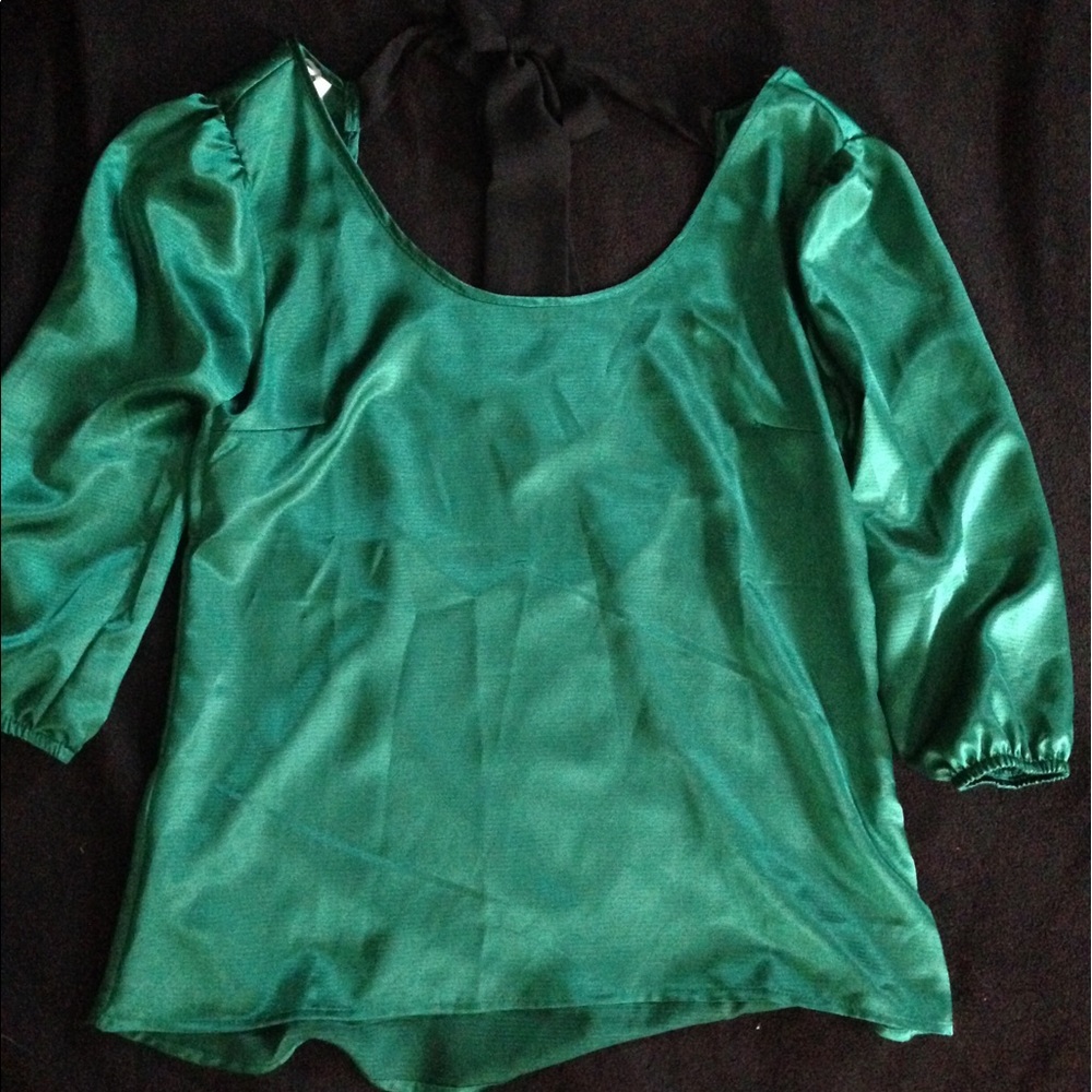 Studio Y shimmery Green Top