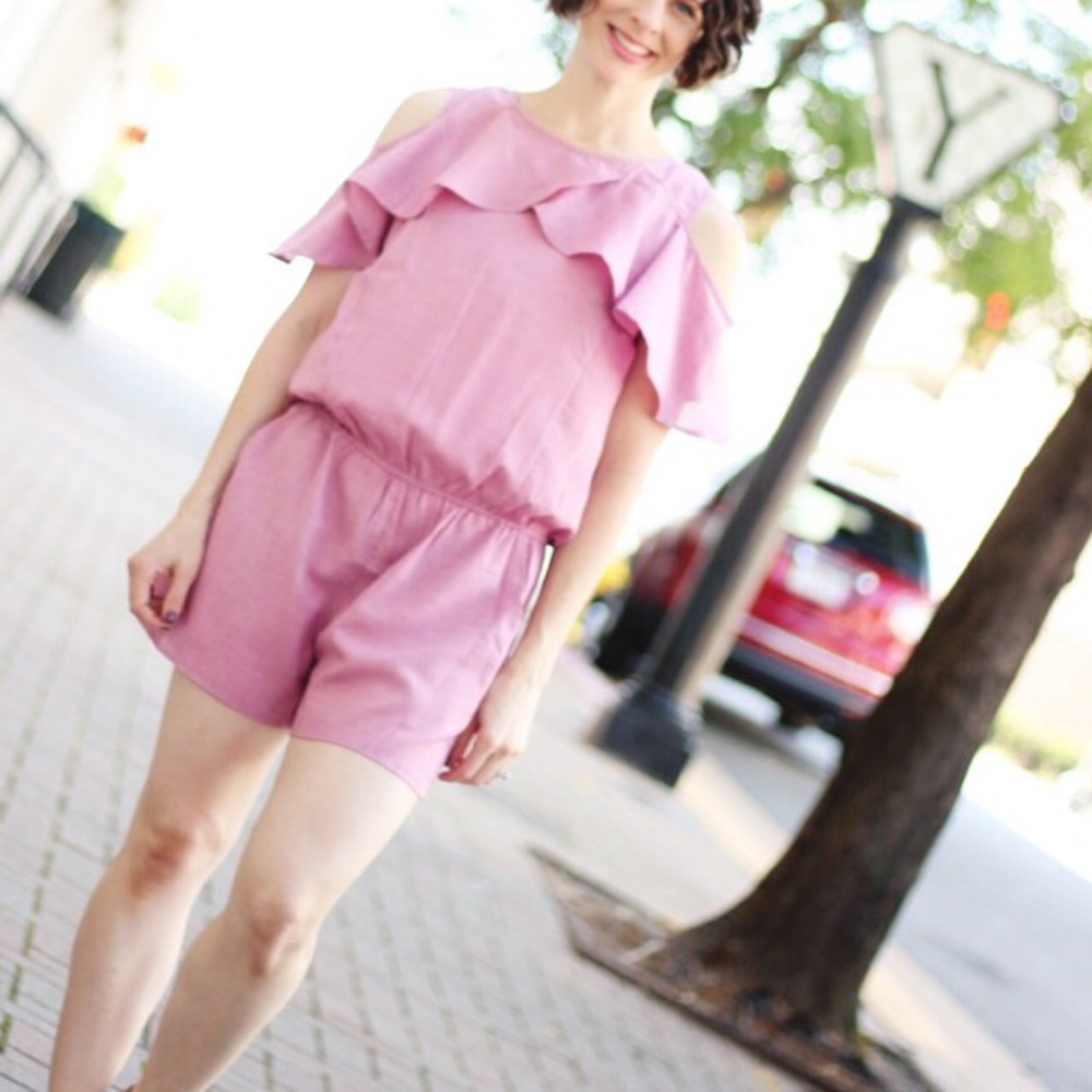 NWT Rose Ruffle Sleeve Cold Shoulder Romper - Picture 5 of 7