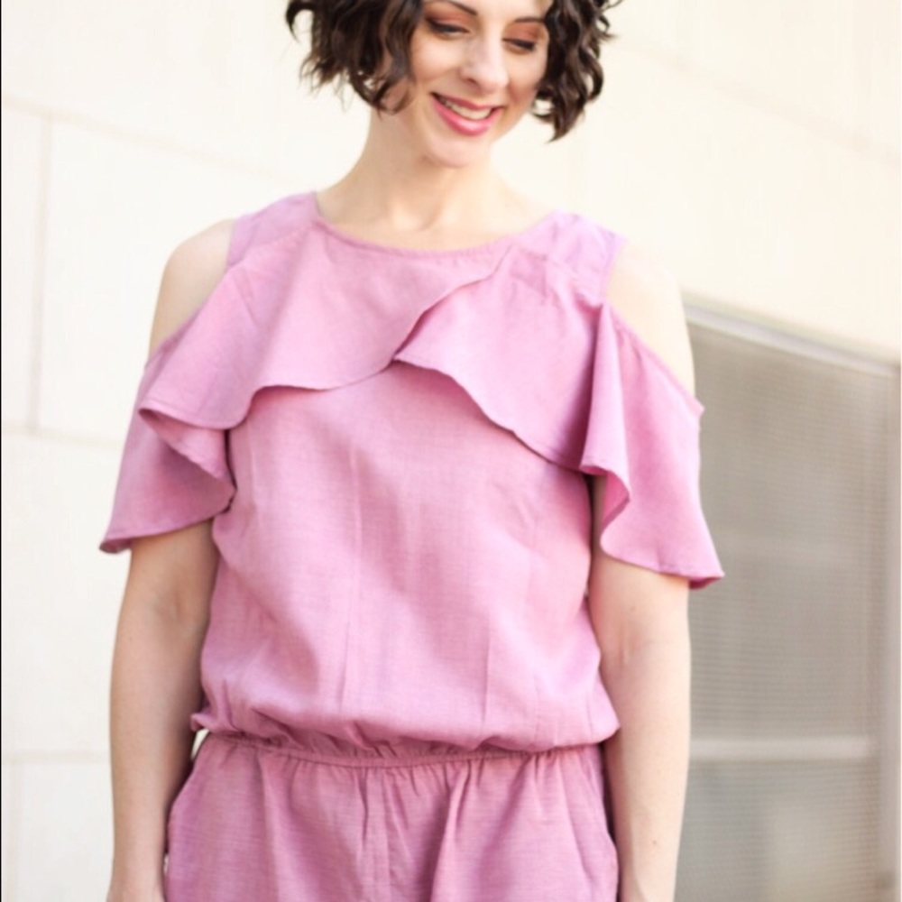 NWT Rose Ruffle Sleeve Cold Shoulder Romper - Picture 2 of 7