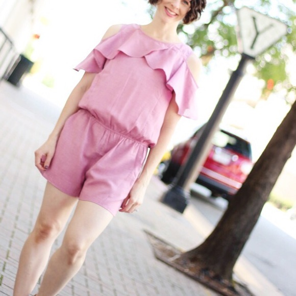 NWT Rose Ruffle Sleeve Cold Shoulder Romper - Picture 5 of 7