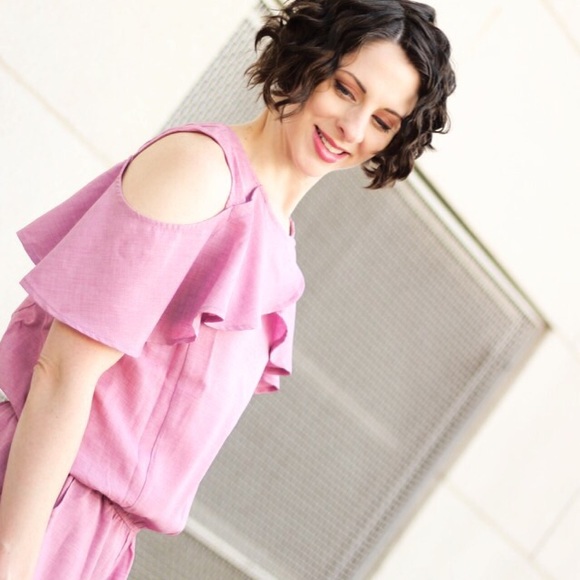 NWT Rose Ruffle Sleeve Cold Shoulder Romper - Picture 6 of 7