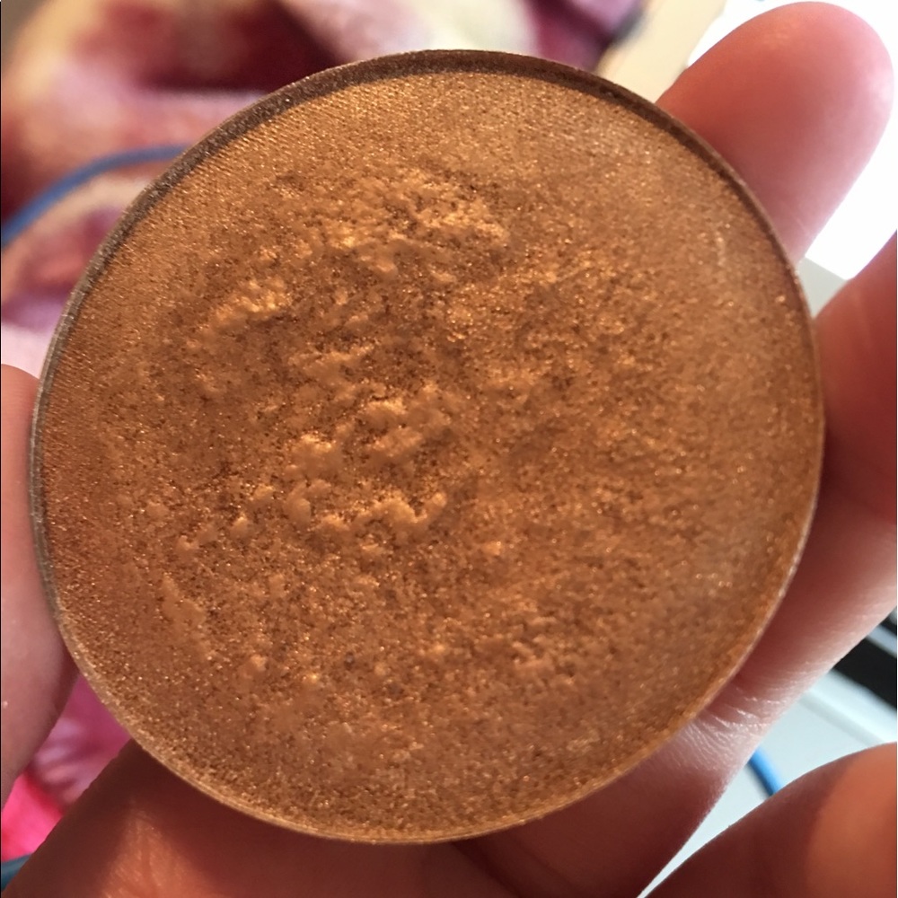 Anastasia glow kit highlighter