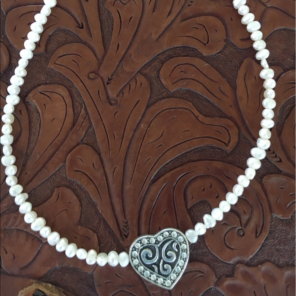 Choker style heart & pearl necklace.