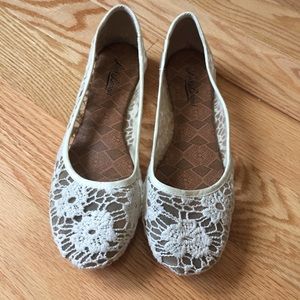 Lucky brand lace eyelet flats. Ivory. Worn once.