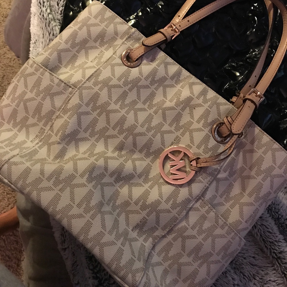 Micheal kors purse
