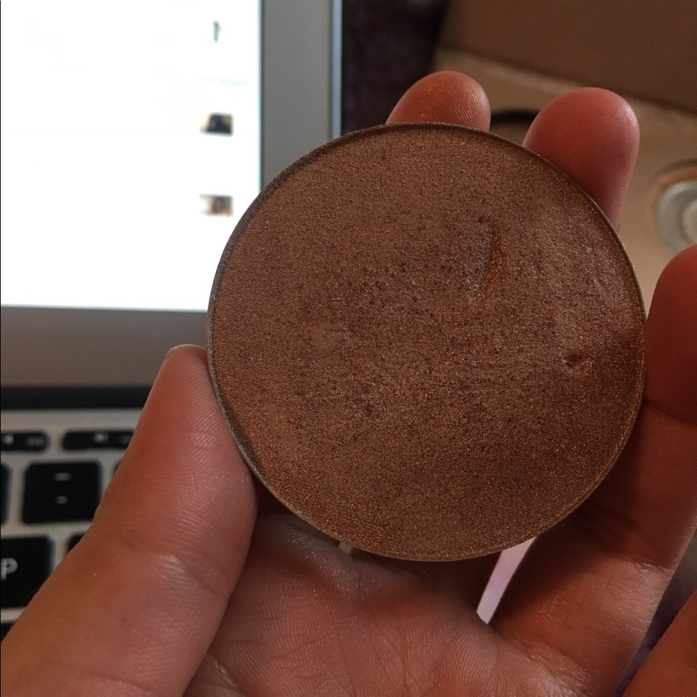 Anastasia glow kit highlighter