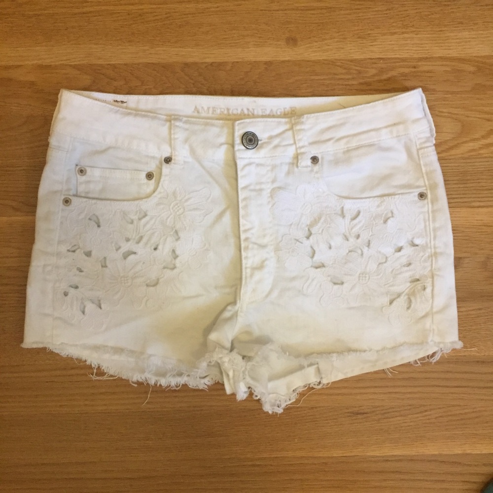 White high waisted AE shorts