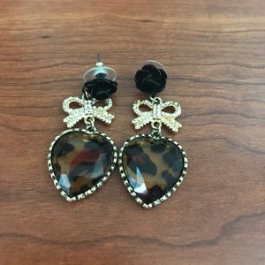 Betsey Johnson drop earrings!