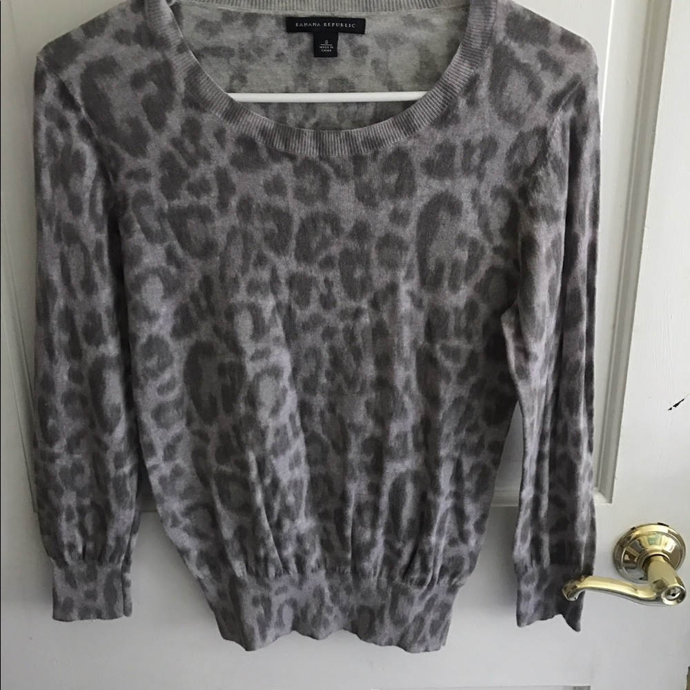 Leopard print light sweater