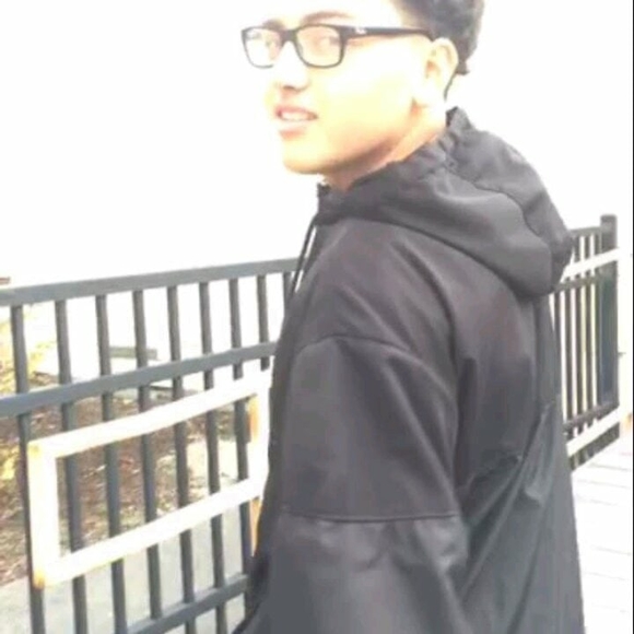 Meet your Posher, Carlos - Picture 1 of 1