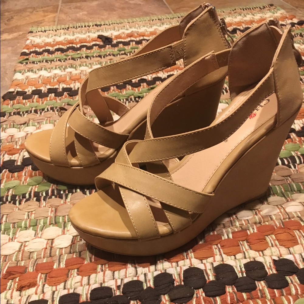 🚫SOLD🚫Boutique tan wedges
