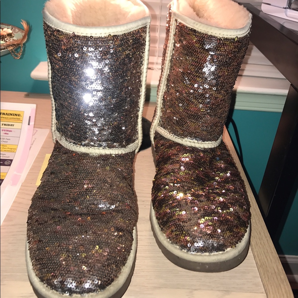 SEQUIN COLOR CHANGING UGGS