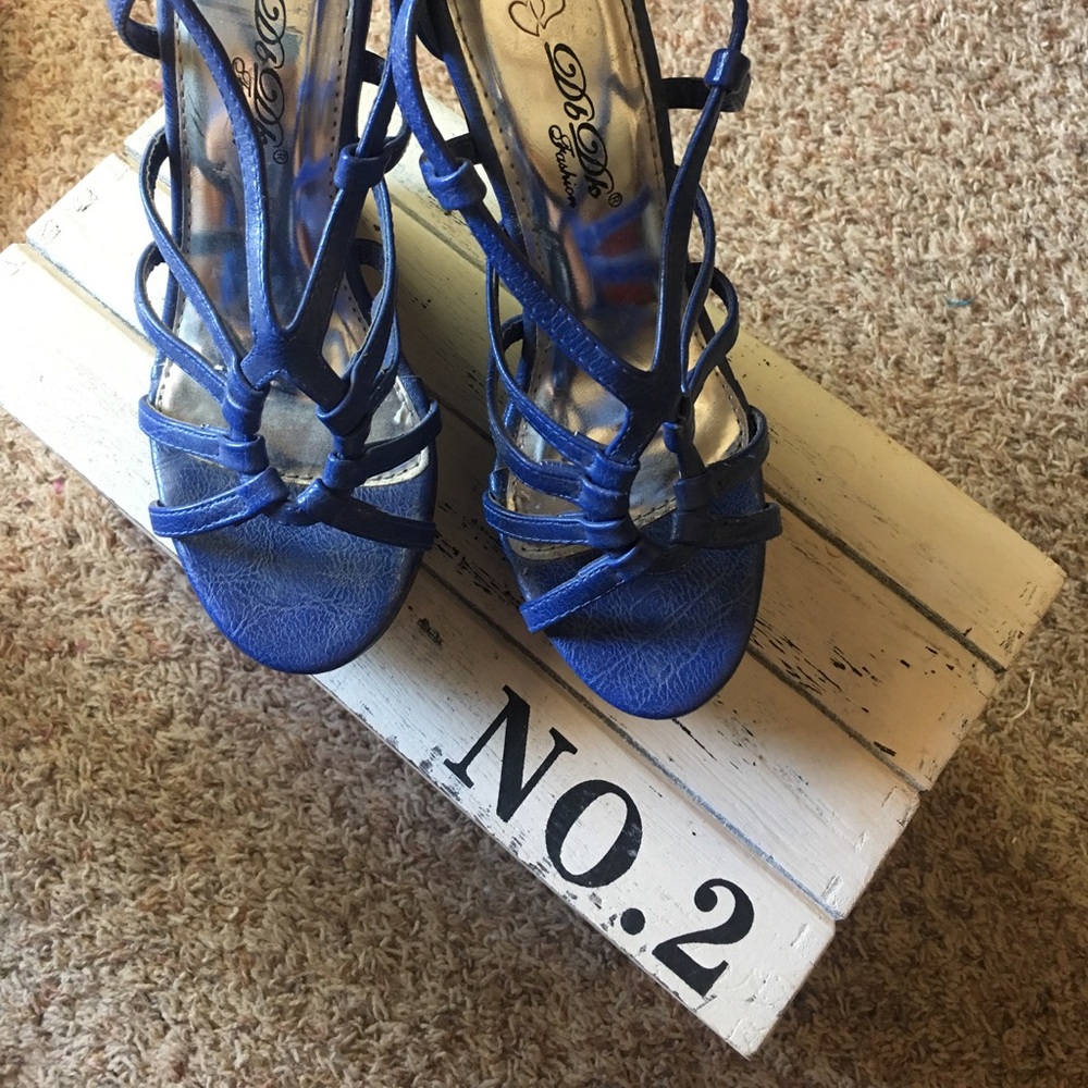 Blue wedges!