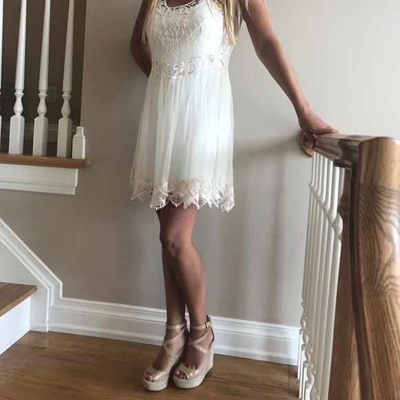 Hollister Dresses & Skirts - Cream Hollister Lacy Dress