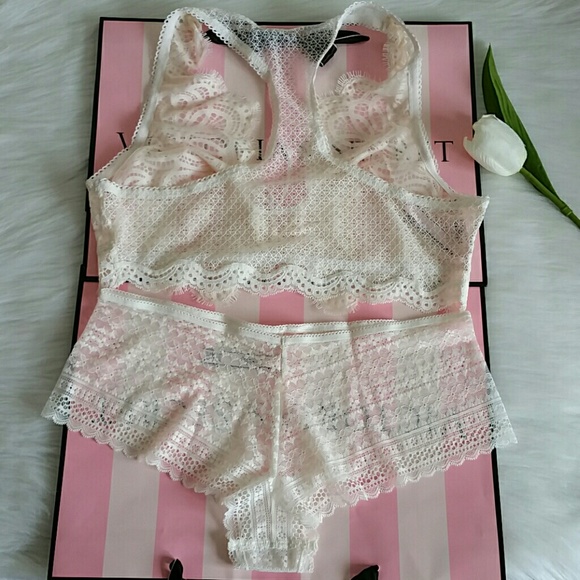 VS DREAM ANGELS BRALETTE L & Panty L. nwt - Picture 4 of 8