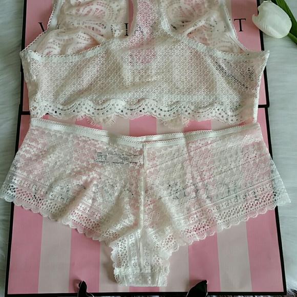 VS DREAM ANGELS BRALETTE L & Panty L. nwt - Picture 6 of 8