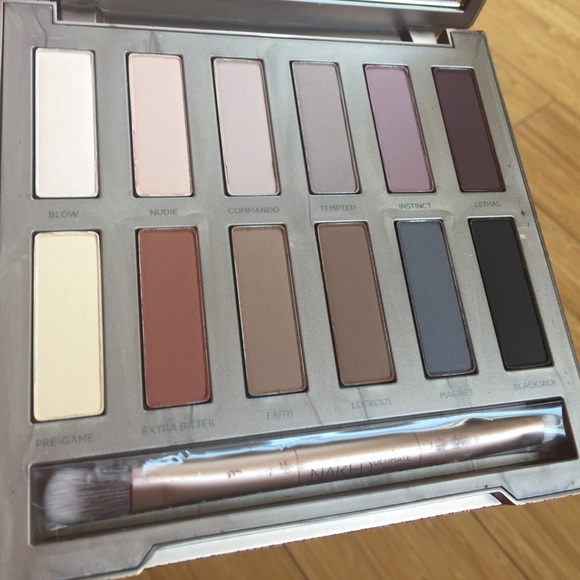 Eyeshadow - Picture 3 of 3