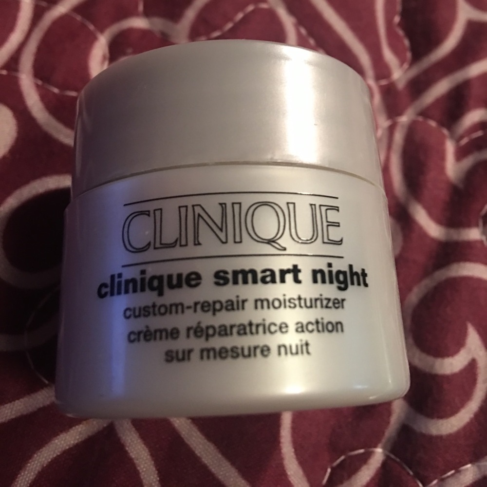 Clinique Skin Car Set - Picture 2 of 4